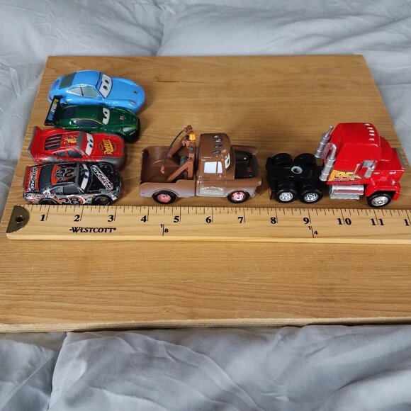 Disney Pixar Cars Diecast Lot 6 Lightning McQueen Nigel Gearsley Sally Nitroade - Picture 7 of 8